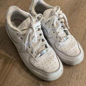 Nike Air Force women’s size 6.5. Big kid size 5Y